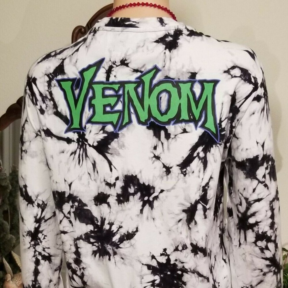 VENOM ACID WASH HER UNIVERSE Long Sleeve M, NWOT